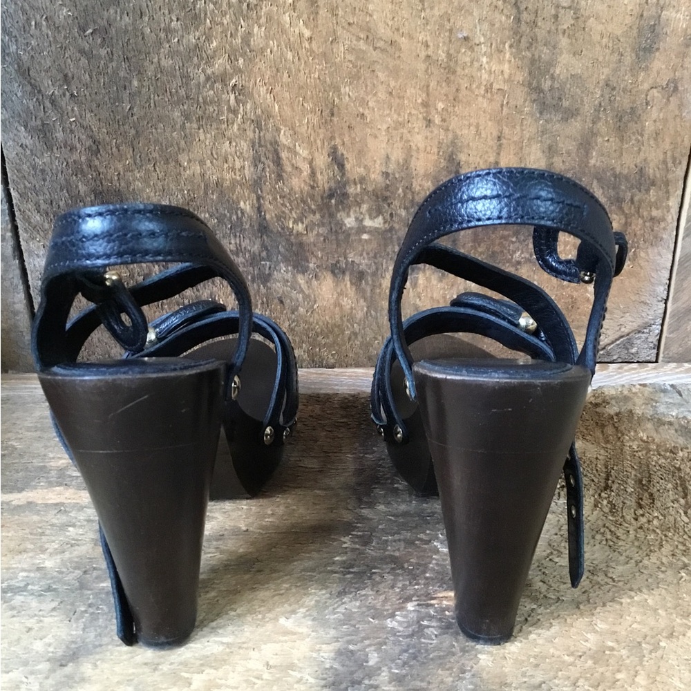 Burberry Heels - Picture 4 of 11